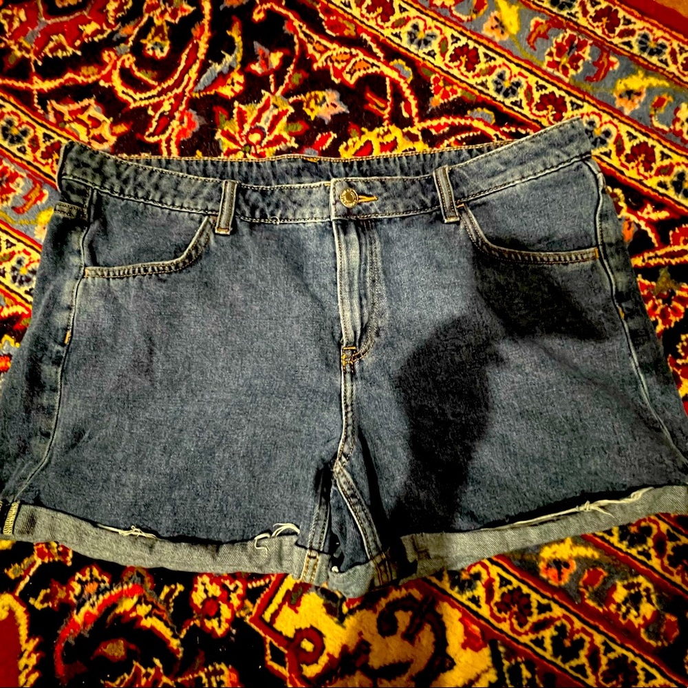 H&M Regular Waist Shorts - Size 16
